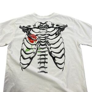 Skeleton Rose y2k style tee, %100 cotton , streetwear type look, skater fit